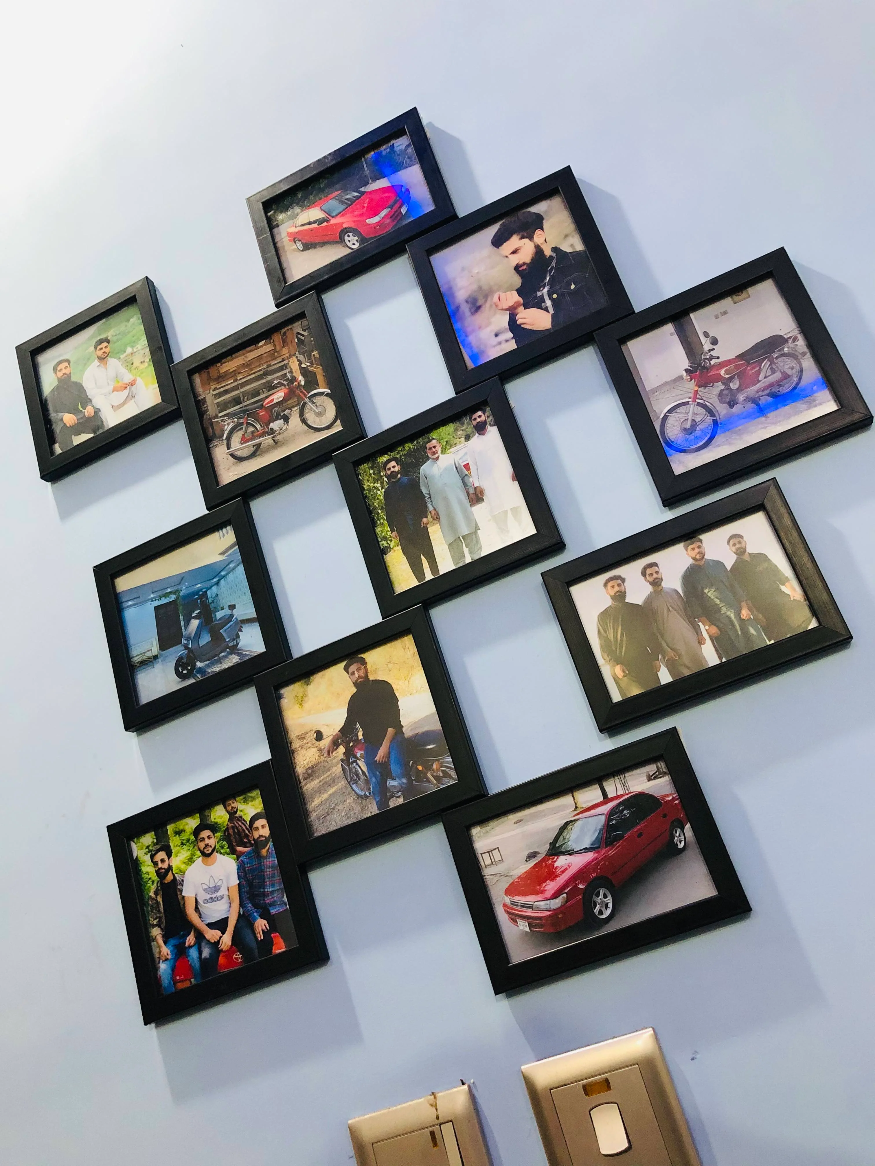 Pack of 11 Photo Frame Collage For Wall Decoration (8pcs 5x5", 3pcs 4x6") - Image 2